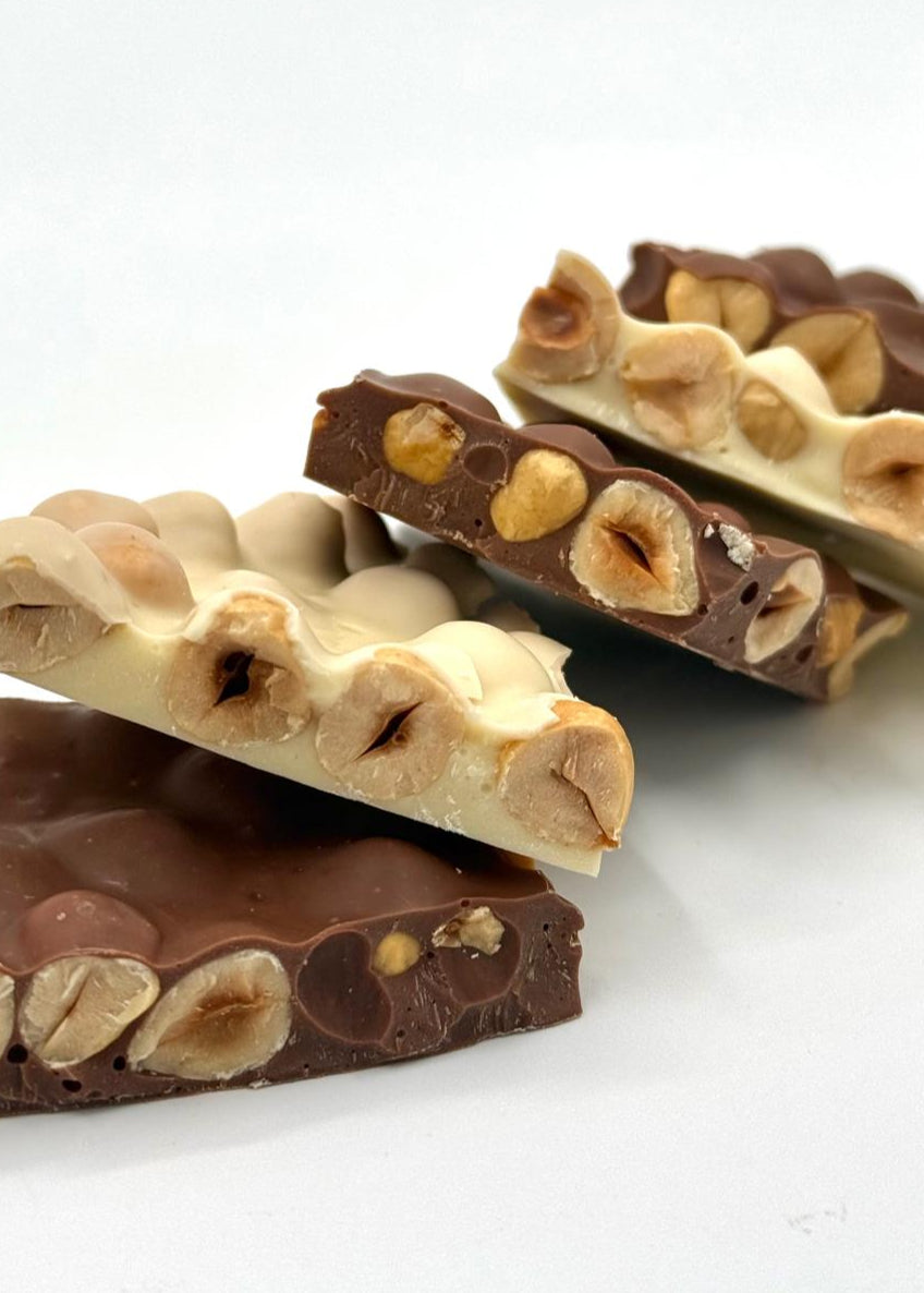 "CHOCOLADE MET NOTEN"